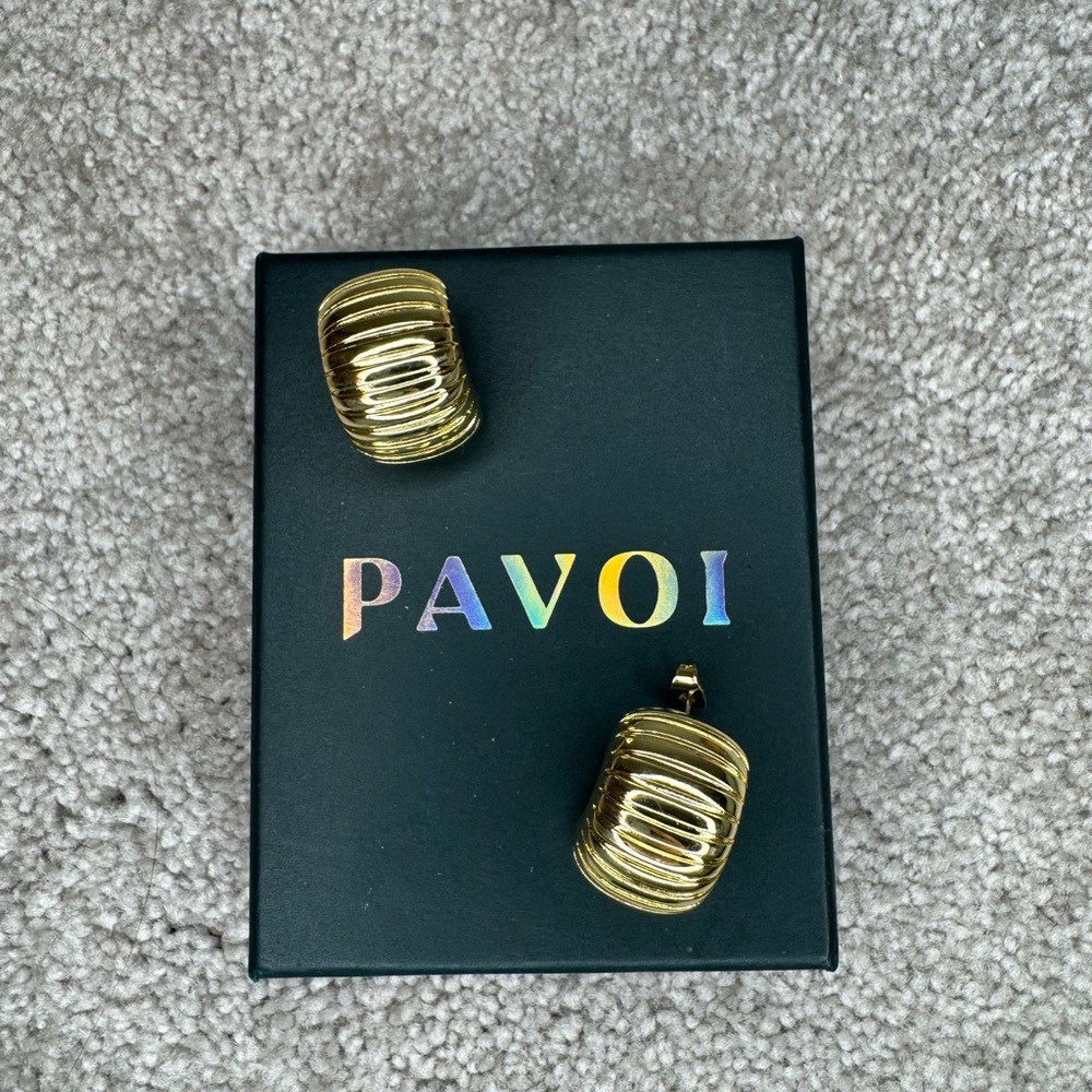 Gold Ribbed Hoop Stud Earrings - Women - Picture 3 of 7